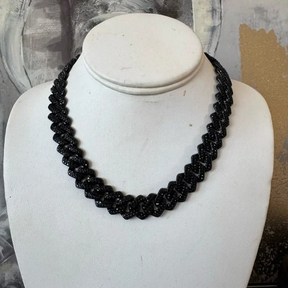 Elegant Black Necklace - Picture 3 of 5